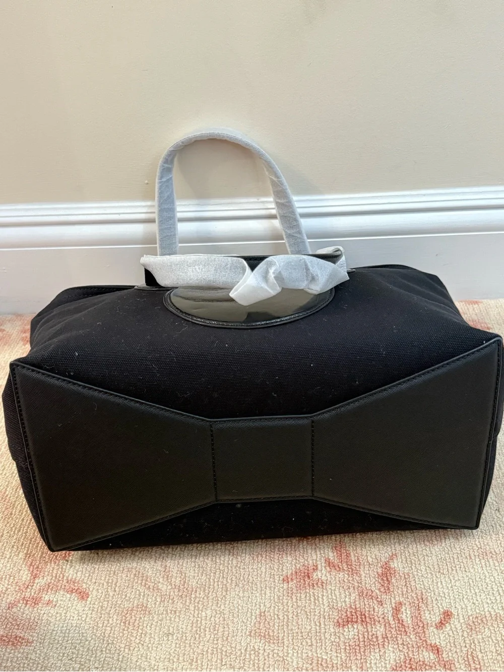 New with tags kate spade Minnie Mouse Black Tote with Red Bow